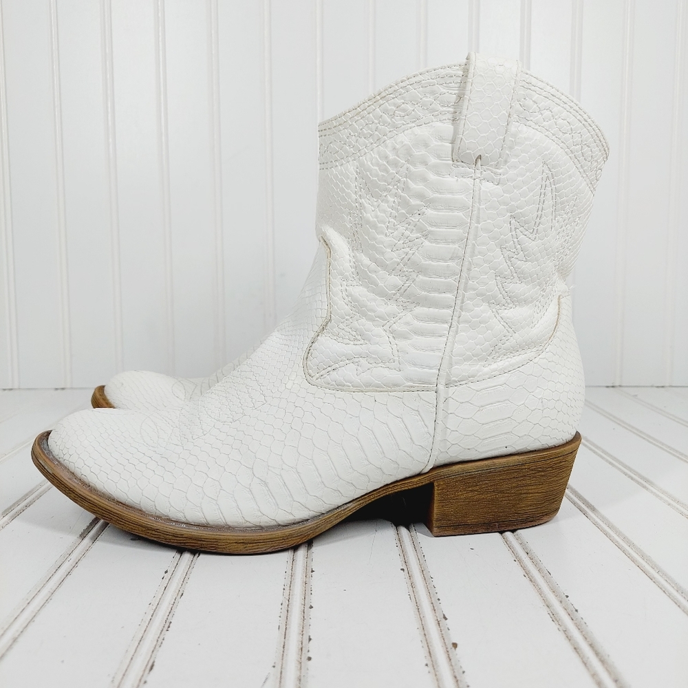 Coconuts By Matisse Pistol White Synthetic Cowboy Ankle Booties D870